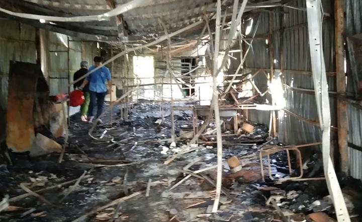 Căn nhà anh H. bị thiêu rụi hoàn toàn, con trai 9 tuổi tử vong trong phòng ngủ. (Ảnh: T.H)