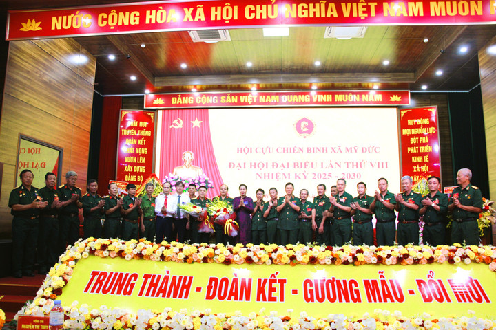 Ban Chấp hành Hội Cựu Chiến binh xã Mỹ Đức khóa VIII, nhiệm kỳ 2025 – 2030 ra mắt Đại hội.