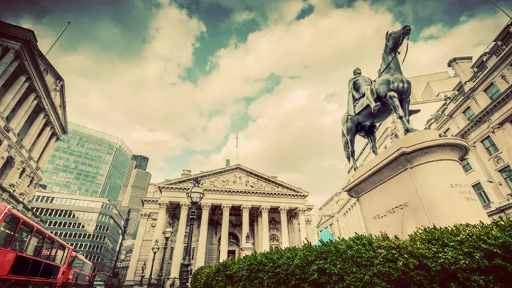 Biểu tượng quyền lực tài chính giữa lòng London - nơi Ngân hàng Trung ương Anh đang bị chỉ trích vì làm chậm quá trình chuyển đổi năng lượng sạch. (Nguồn: Edie)