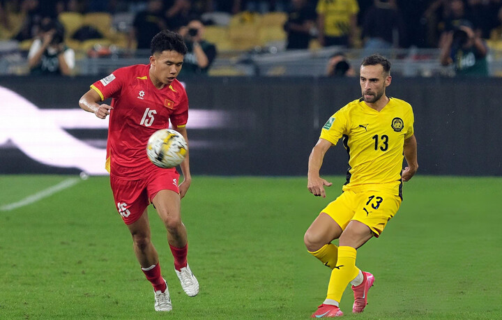 Đội tuyển Việt Nam thua Malaysia 0-4 ở vòng loại Asian Cup.