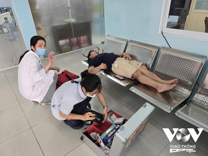 PV Phan Nhơn cho biết mình đã bị cản trở, còng tay trong khi tác nghiệp.