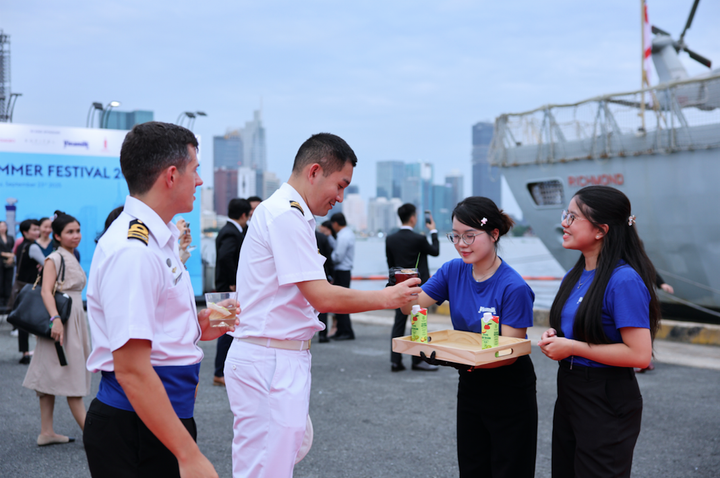 Bật mí món Việt xuất hiện trong sự kiện đón tàu Hải quân Hoàng gia Anh - 8