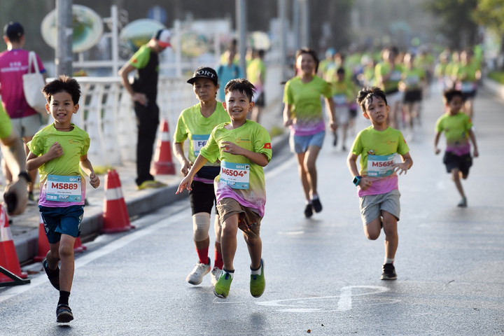 Các VĐV nhí nhiệt tình tham gia giải chạy Run For Love 2025.