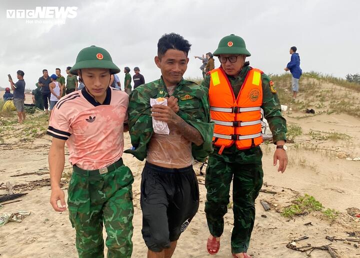 Hiện có một ngư dân được đưa vào bờ an toàn.