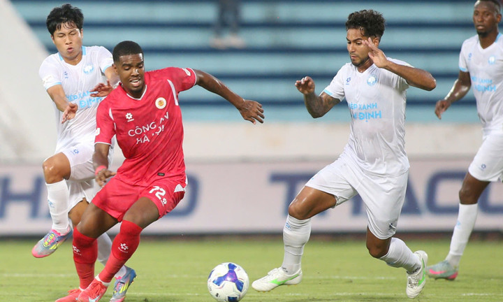 Nam Định đấu với CAHN ở vòng 5 V.League 2025-2026.