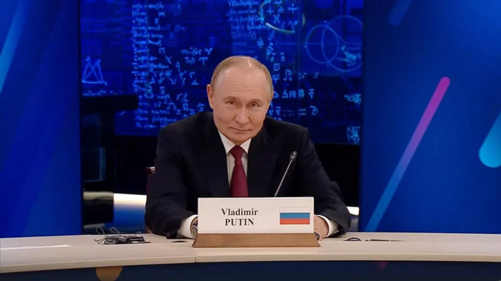 Vladimir Putin phát biểu tại Diễn đàn Tuần lễ Nguyên tử Thế giới. (Nguồn: RIA)