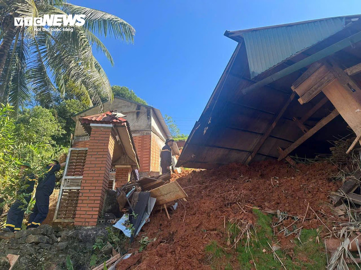 Đợt cuối tháng 8 vừa qua, do ảnh hưởng của cơn bão số 5, mưa lớn làm sạt lở đất đá vào nhà dân, gây hư hỏng nghiêm trọng đường giao thông, hệ thống truyền tải điện ở Yên Nhân. Toàn xã có 126 hộ bị thiệt hại về nhà ở, trong đó 22 nhà sập hoàn toàn, 58 nhà hư hỏng nặng; 527 hộ ở các thôn Khong, My... bị cô lập nhiều ngày. Lực lượng cứu trợ đã phải cõng hàng đi bộ đường rừng hơn 10km để tiếp cận, tiếp tế lương thực, nước uống cho người dân.