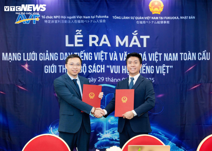 Mạng lưới Giảng dạy tiếng Việt và Văn hoá Việt Nam toàn cầu ký kết với Học viện Công nghệ Bưu chính Viễn thông (PTIT).