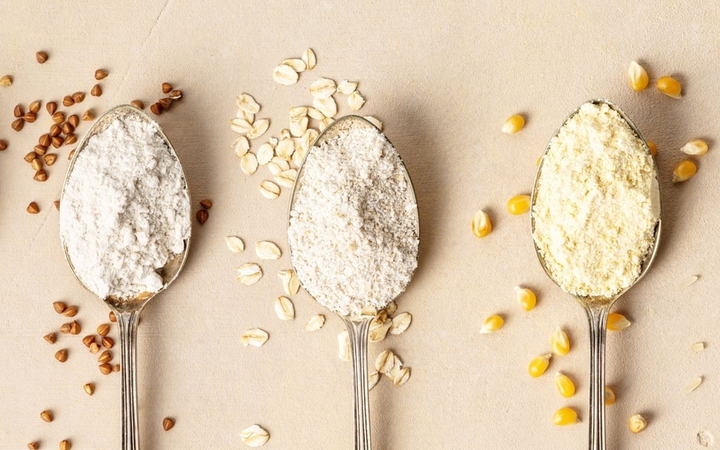 Hiểu về hàm lượng protein và ứng dụng của từng loại bột, bạn sẽ tự tin hơn trong việc lựa chọn nguyên liệu, tránh những sai lầm đáng tiếc và nâng tầm kỹ năng làm bánh của mình.