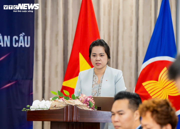 Tổng Lãnh sự Việt Nam tại Fukuoka, bà Vũ Chi Mai phát biểu khai mạc.