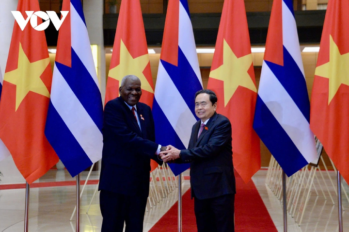 Chủ tịch Quốc hội Trần Thanh Mẫn và Chủ tịch Quốc hội Chính quyền nhân dân, Chủ tịch Hội đồng Nhà nước Cuba Esteban Lazo Hernández.