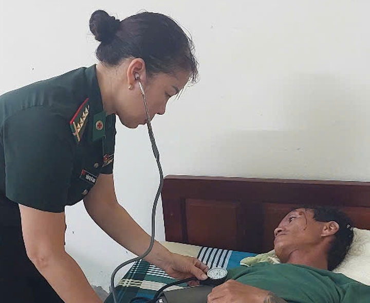 Sau khi được lực lượng chức năng chăm sóc, cứu chữa, hiện sức khoẻ của 9 thuyền viên được cứu sống cơ bản ổn định.