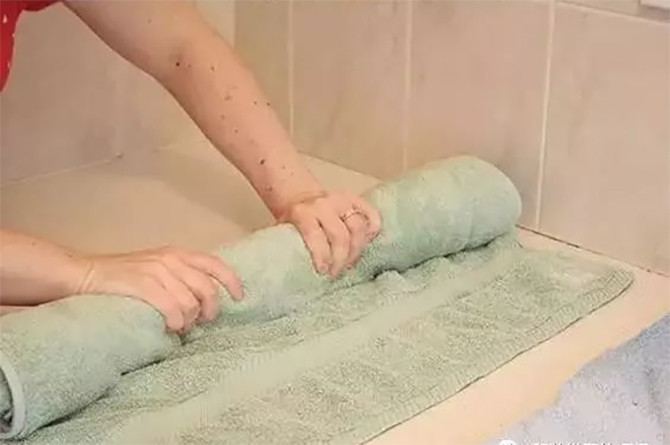 Khăn bông lớn sẽ có tác dụng hút nước. (Ảnh: Sohu)