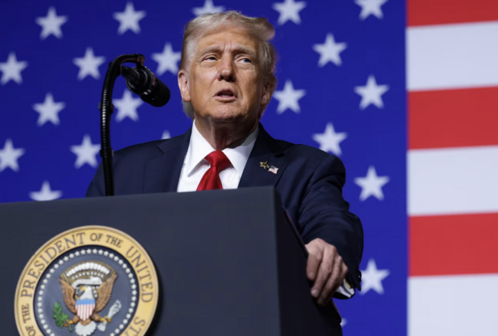 Ông Trump ca ngợi việc đổi tên Bộ Quốc phòng thành Bộ Chiến tranh. (Ảnh: Reuters)