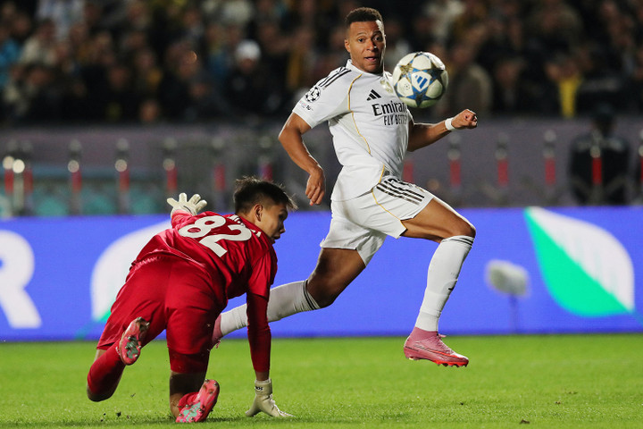 Mbappe ghi bàn thứ 2 trong trận đấu. (Ảnh: Reuters)