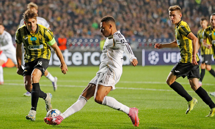 Real Madrid áp đảo. (Ảnh: Reuters)