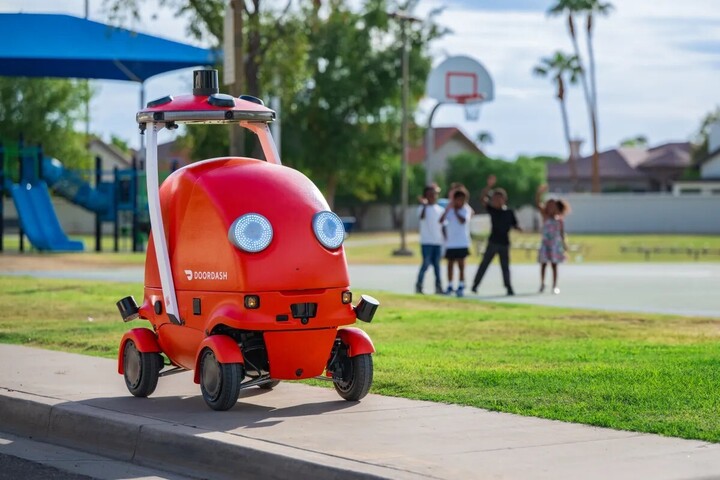 Dot, the autonomous delivery robot, works in the US. (Source: Doordash)