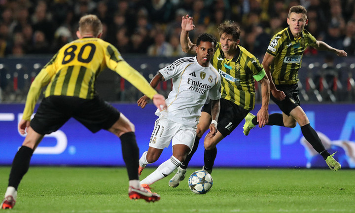 Rodrygo ghi dấu ấn ngay sau khi vào sân. (Ảnh: Reuters)