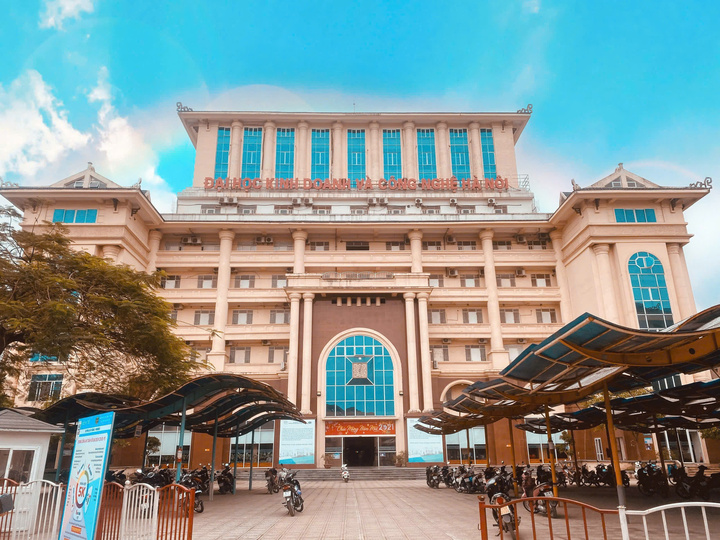 Đại học kinh doanh và công nghệ Hà Nội tiếp tục xét tuyển đợt 2 - 1