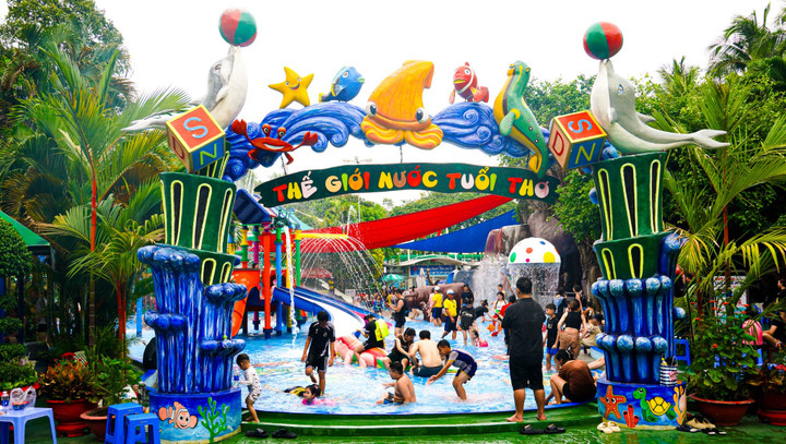 Công viên văn hoá Đầm Sen có nhiều khu vui chơi hiện đại cho trẻ em. (Ảnh: Page Công viên văn hóa Đầm Sen)