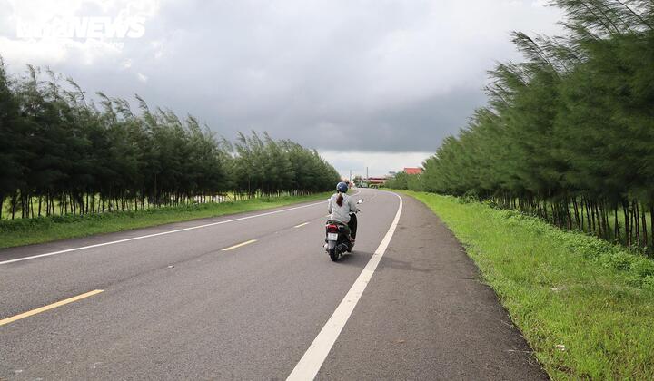 In the period of 2020 - 2025, Hung Yen traffic made its mark by completing the coastal road section through the province on schedule, creating momentum for connecting and developing the regional economy.