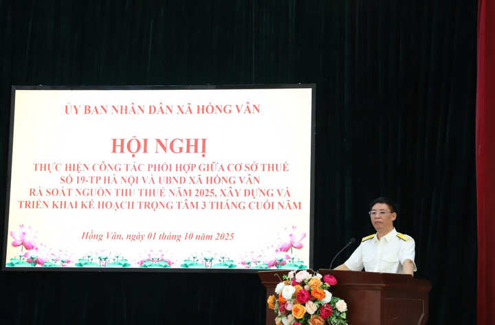 Đại diện Thuế cơ sở 19 TP Hà Nội phát biểu tại hội nghị.