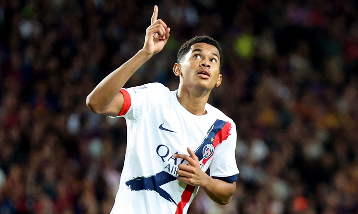 Paris Saint-Germain đấu với Bayern Munich.