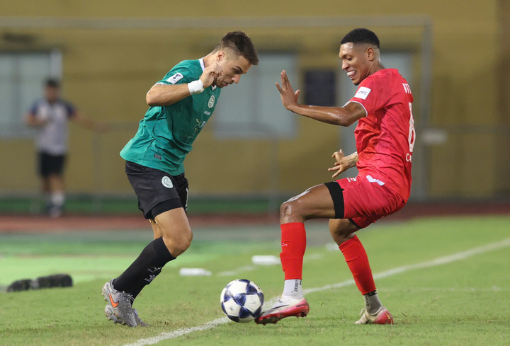 Tai Po cố gắng tấn công như những phút đầu trận nhưng CAHN không còn để lộ sơ hở. (Ảnh: Kim Chi)