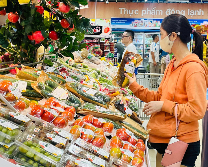 Saigon Co.op kiểm soát rau củ quả, đạt tiêu chuẩn quốc tế phục vụ người tiêu dùng.