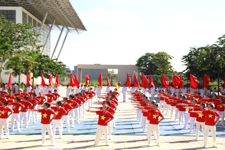 Tiết mục đồng diễn của hội người cao tuổi.