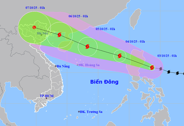 Bản đồ dự báo đường đi, khu vực ảnh hưởng của bão Matmo gần Biển Đông. (Nguồn: NCHMF)