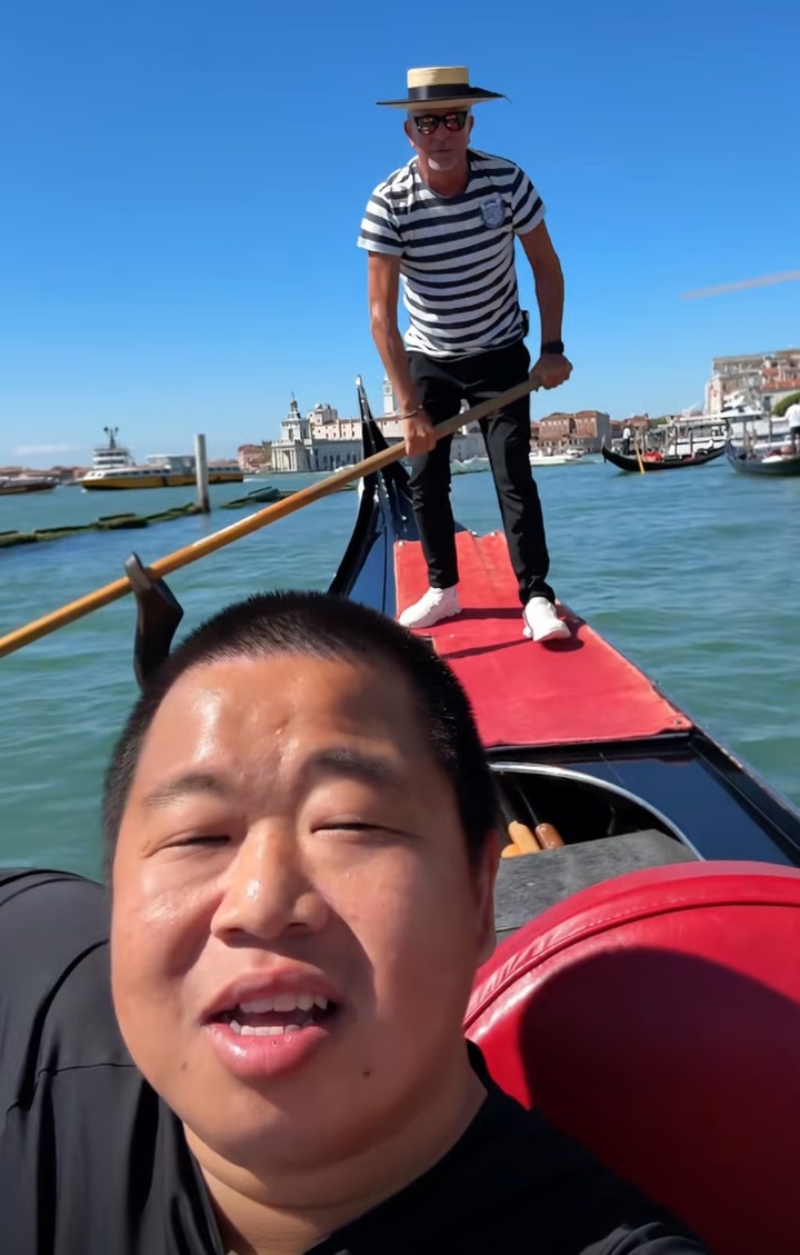 Lan thích thú với việc đi thuyền gondola. (Ảnh: Handout)