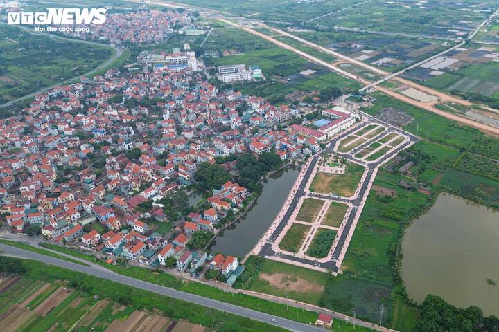 Nhiều chuyên gia cho rằng nâng tiền đặt cọc khi đấu giá đất không phải là giải pháp gốc rễ của thực trạng "bỏ cọc".