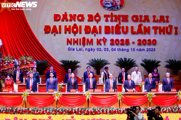 Đoàn chủ tịch điều hành Đại hội Đảng bộ tỉnh Gia Lai lần thứ I, nhiệm kỳ 2025 - 2030.