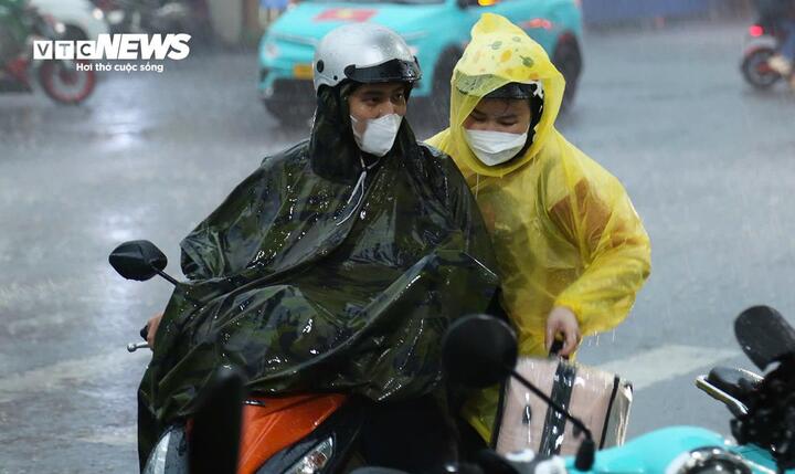 Dự báo thời tiết ngày 4/10, TP.HCM và các tỉnh, thành Nam Bộ mưa lớn lúc chiều tối. (Ảnh minh hoạ: Lương Ý)