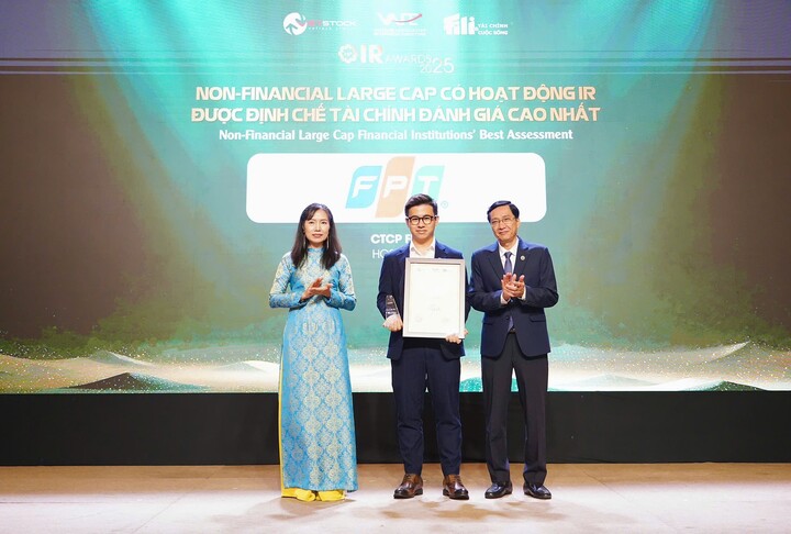 FPT continues to win 'double' IR Awards - 2