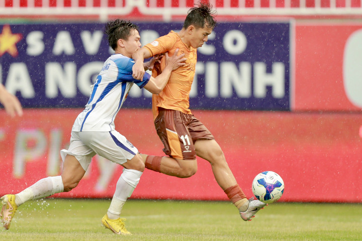 HAGL ghi bàn đầu tiên trong mùa giải ở trận đấu với Sông Lam Nghệ An.