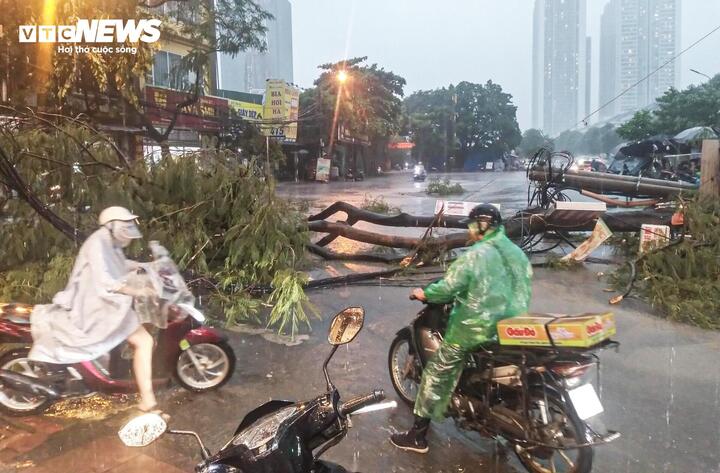Chuyên gia cảnh báo hiện tượng dông lốc trước khi bão số 11 Matmo đổ bộ. (Ảnh minh hoạ: Viên Minh)
