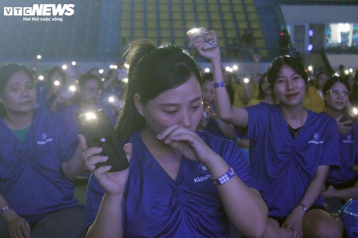 Với chủ đề "Cùng con vươn mình - Kiến tạo tương lai", Festival Mẹ bầu và Em bé nhấn mạnh vai trò của việc nuôi dưỡng con không chỉ là trách nhiệm gia đình mà còn góp phần xây dựng một tương lai bền vững cho xã hội. Sự kiện giúp người thân, đặc biệt là các ông bố, thấu hiểu hơn những cảm xúc và khó khăn của mẹ bầu, từ đó cùng chia sẻ, chăm sóc mẹ và bé tốt hơn.