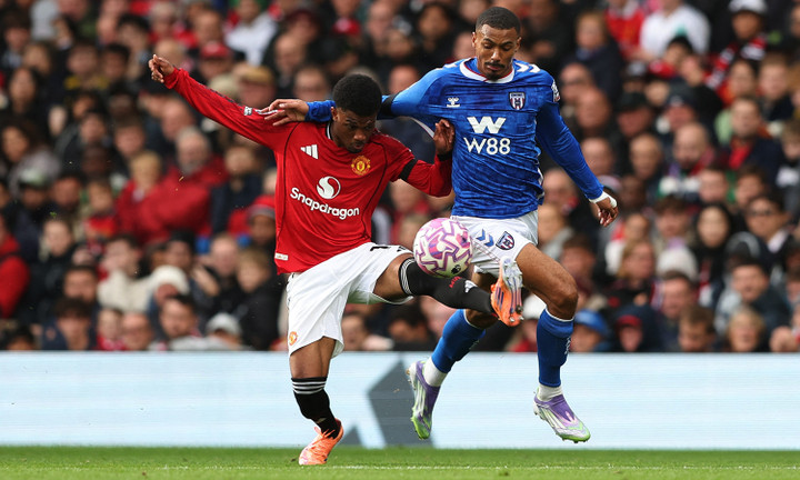 Man Utd tấn công mạnh ở cánh phải. (Ảnh: Reuters)