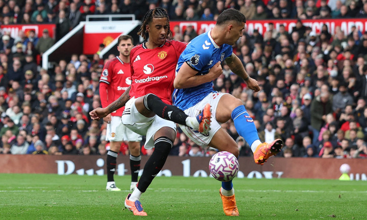 Sunderland không tạo ra cơ hội nào từ đầu hiệp 2. (Ảnh: Reuters)