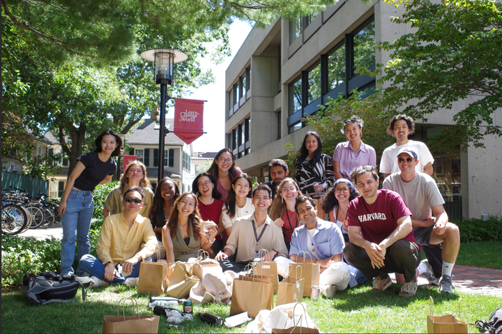Tung și colegii săi de la Harvard provin din multe țări diferite.