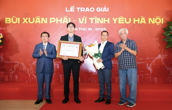 Đại diện Tập đoàn Sun Group nhận giải thưởng Ý tưởng cho Dự án xây dựng Nhà hát Opera Hà Nội và công viên văn hóa nghệ thuật chuyên đề tại Quảng An.