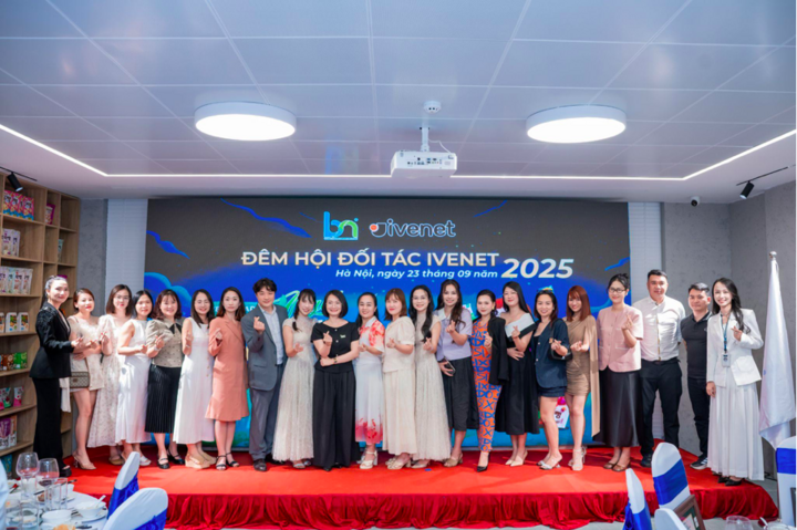 Tập đoàn Ivenet, công ty Bắc Nam chụp hình cùng các Đại lý, nhà phân phối.