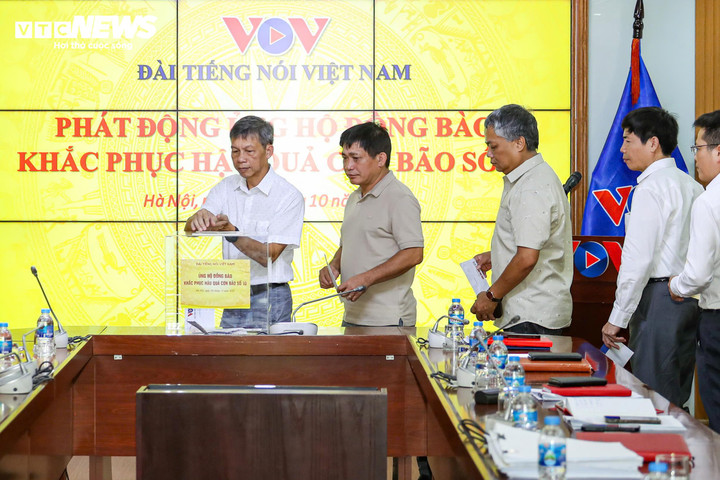 Cán bộ, công chức, viên chức, người lao động của Đài Tiếng nói Việt Nam