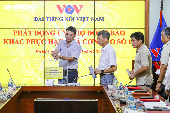 Đài Tiếng nói Việt Nam ủng hộ đồng bào bị thiệt hại do bão số 10 - 11