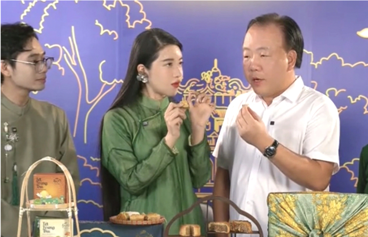 Cục trưởng Cục Quản lý thị trường xuất hiện trên livestream bán bánh Trung thu