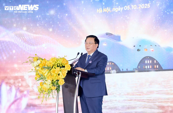 Ủy viên Bộ Chính trị, Chủ tịch Hội đồng Lý luận Trung ương, Giám đốc Học viện Chính trị Quốc gia Hồ Chí Minh Nguyễn Xuân Thắng phát biểu tại buổi lễ.