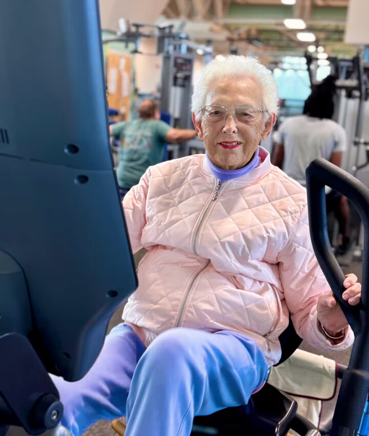 Ở tuổi 100, bà Ruth Lemay vẫn có sức khỏe tốt, linh hoạt. Ảnh: Alexandra Joy