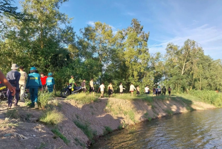 Công an tỉnh An Giang đang triển khai lực lượng truy bắt nhóm học viên trốn khỏi cơ sở cai nghiện.